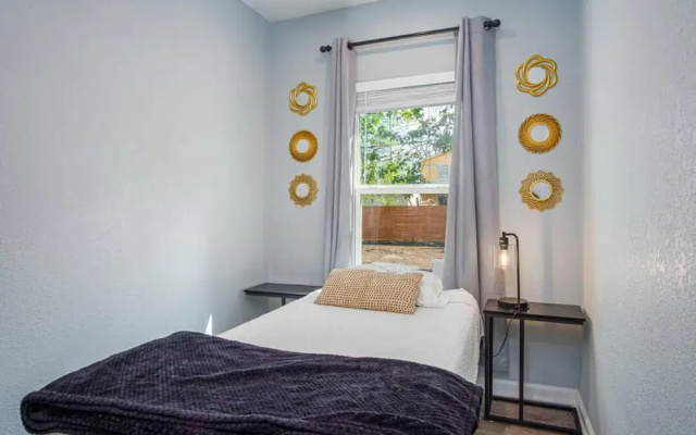 Charming 3br/1ba Close to Vibrant Downtown