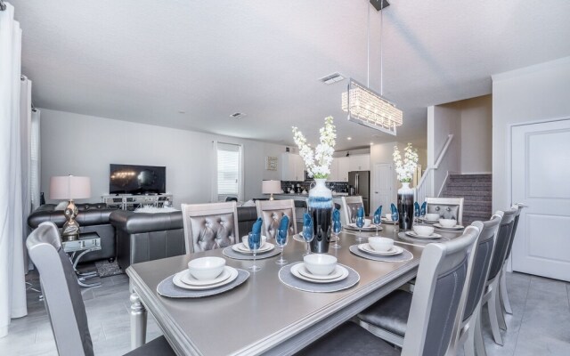 1662 Moonvalley Drive