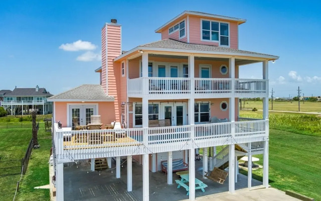 Selah 3 Bedroom Home by RedAwning