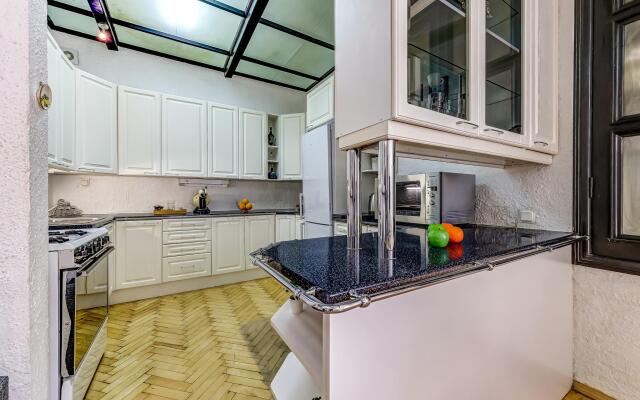 Веста Невский 131