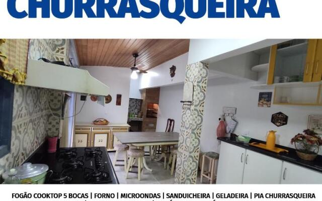 Casa com piscina, churrasqueira, 3 suítes com ar condicionado