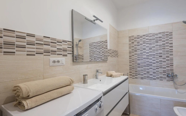 Rsh Vatican Bright Two Bedroom Apartment