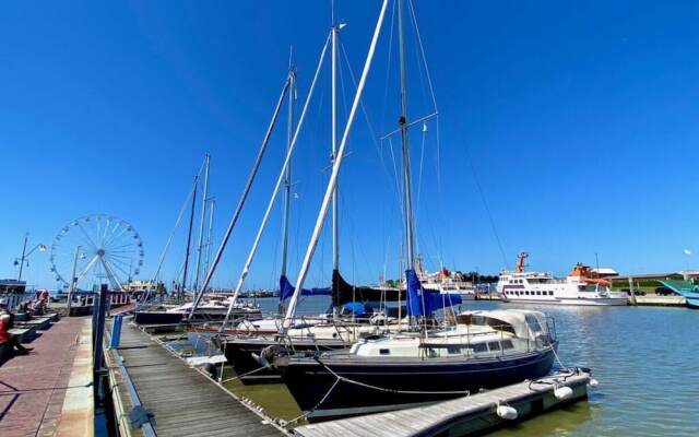 Near the North Sea Modern Retreat