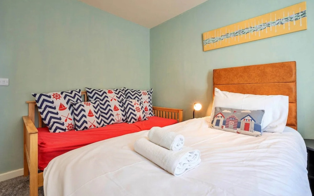 Apartment in Beaumaris With Sea Views