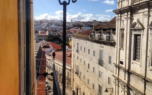 Locals Hostel & Suites