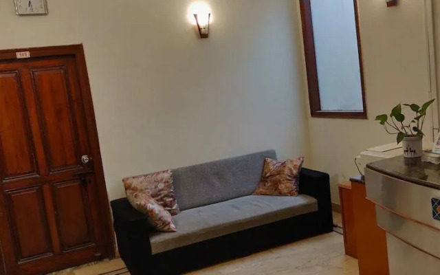 Bird Hawkins Residency