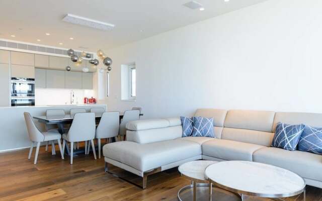 Luxury 2BR on the water by HolyGuest