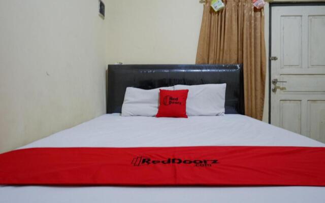 RedDoorz near GOR Wisanggeni