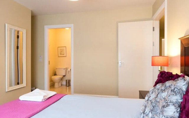 4 Bedroom pet Friendly Home With Pool Access