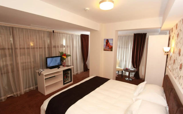 West Plaza Hotel