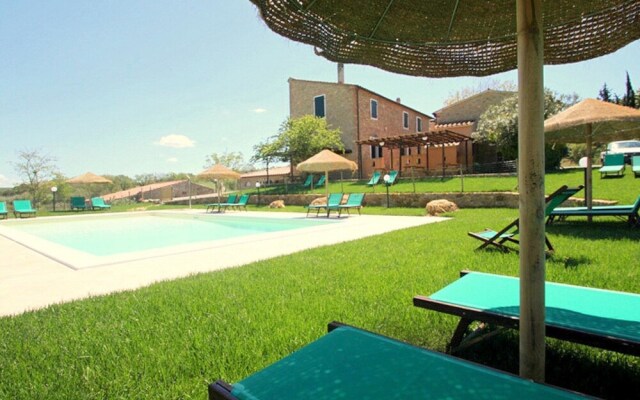 Belvilla by OYO Tuscan Farmhouse With Private Pool