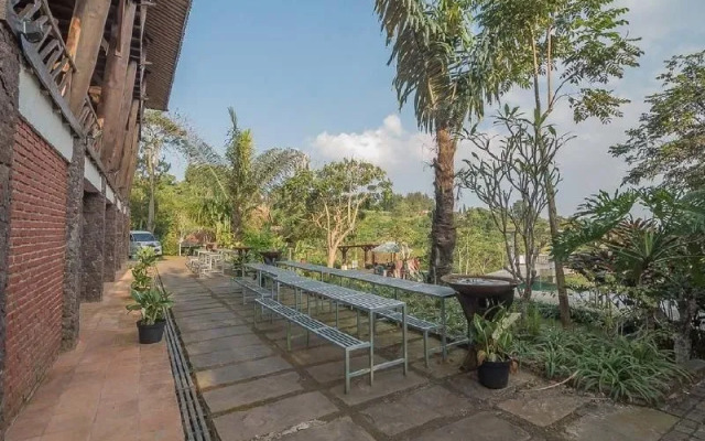 RedDoorz Resort @ Lembang 2