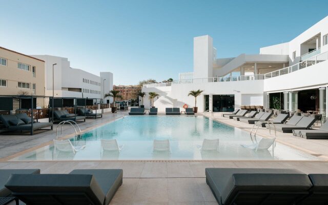R2 Higos Beach Apartments