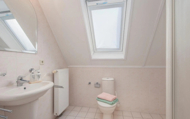 Beautiful holiday home with 2 bathrooms, 2 km from Appelscha