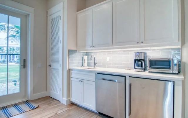 Seaside Sojourn 111 LA