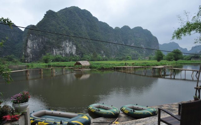 Quoc Khanh Bamboo Homestay - Hostel