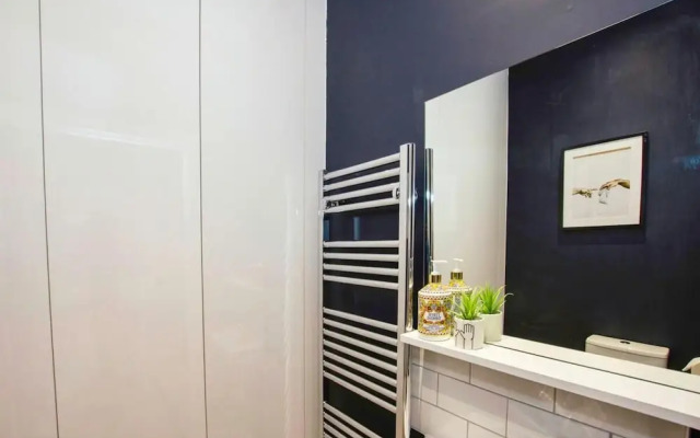 Apricot House- Cozy 2 Bedroom House in Birmingham
