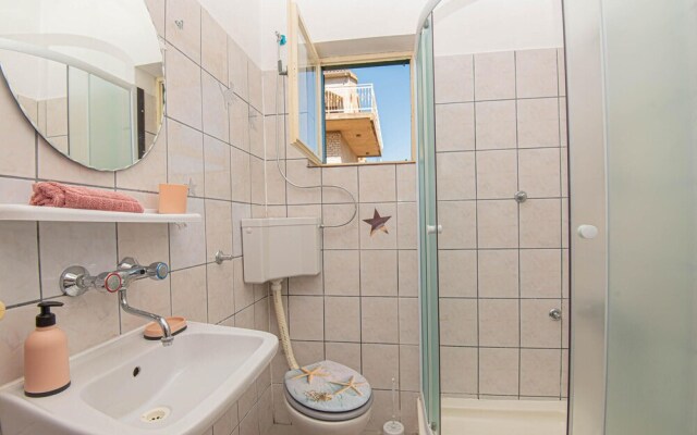 Amazing Apartment in Brodarica With 3 Bedrooms and Wifi