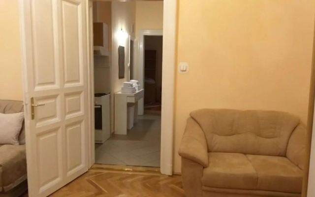 Tempo Courtyard Apartman