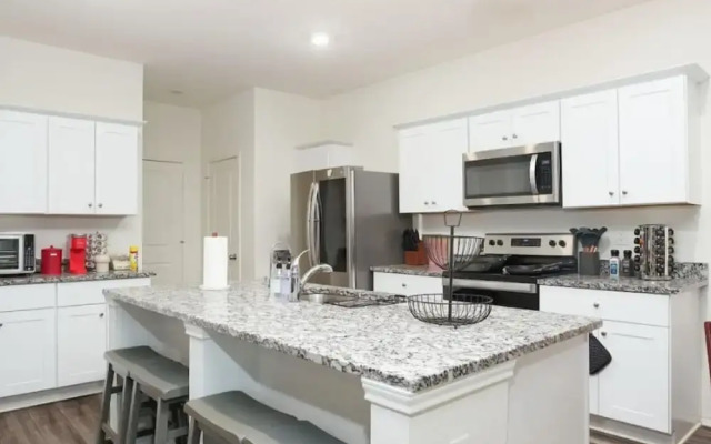 Rare Find Sleeps 13 Family Fun