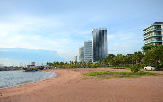 Na Jomtien Beachfront Villa