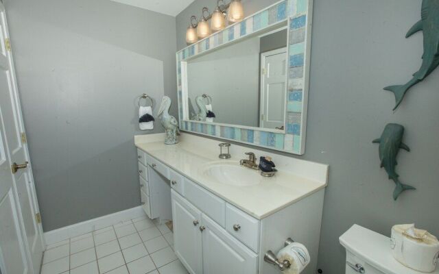 Oceania 703 3 Bedroom Condo by RedAwning