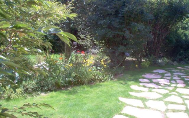 Rose's Garden House