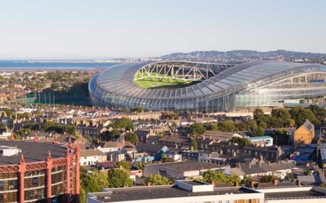 2 Bedroom Apartment Near the Aviva
