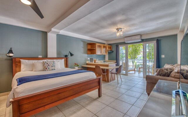 Tropical Suites Hotel