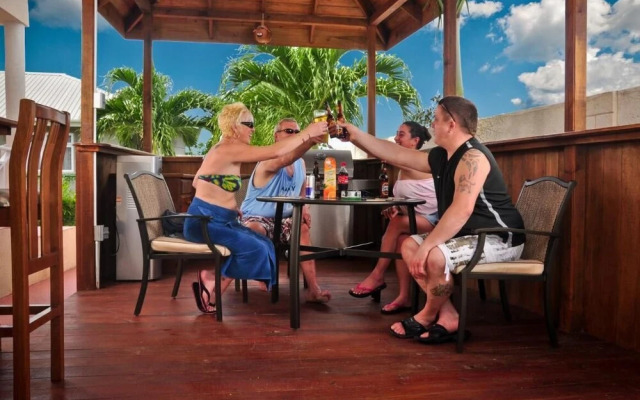 Two Bedroom Apartment With Pool Located Near the Beach and Kensington Oval