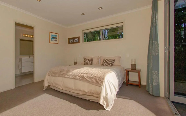 Cooks Getaway - Cooks Beach Holiday Home