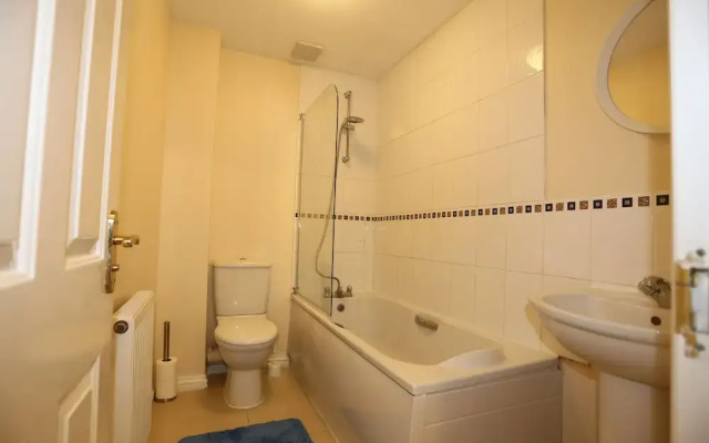 Beautiful 4 beds Hillview House