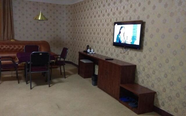 Yanshi 7 Star Express Hotel