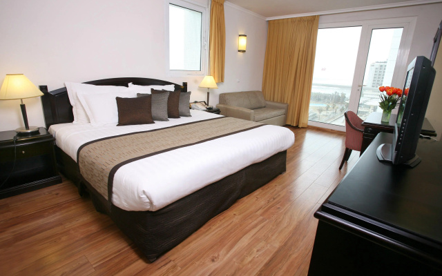 Crowne Plaza Tel Aviv Beach by IHG