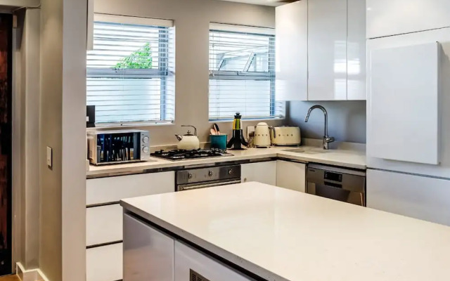 Picturesque Seaside Haven Aretzi