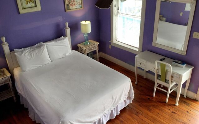 Creole Gardens Guesthouse and Inn