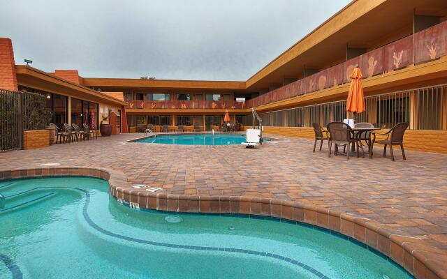 Best Western Royal Sun Inn & Suites