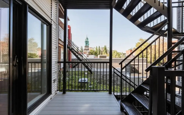 Exquisite Modern Condo in Little Italy