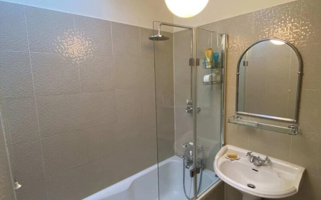 Beautifully Curated 2BD Flat Tyburnia, London!