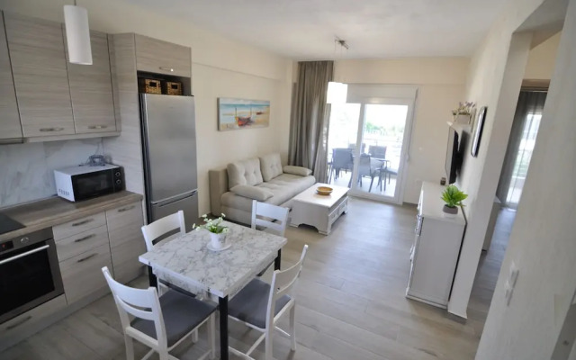 Zennova 60 Nikiti Family Apt
