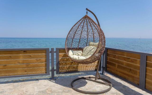 Venetico Beachfront Apartments & Suites - Sea View Apartment