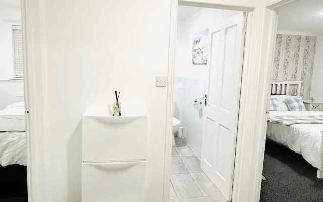 Ibate Apartments - Cozy 2 Bedroom Home