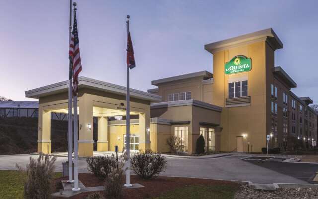 La Quinta Inn & Suites by Wyndham Knoxville Papermill