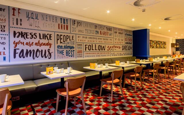 Holiday Inn Leeds Garforth by IHG
