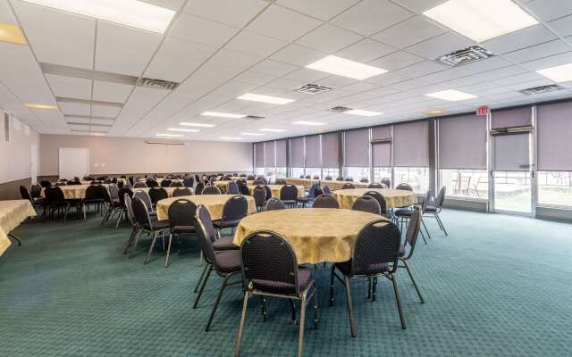 Quality Inn & Suites Vandalia near I-70 and Hwy 51