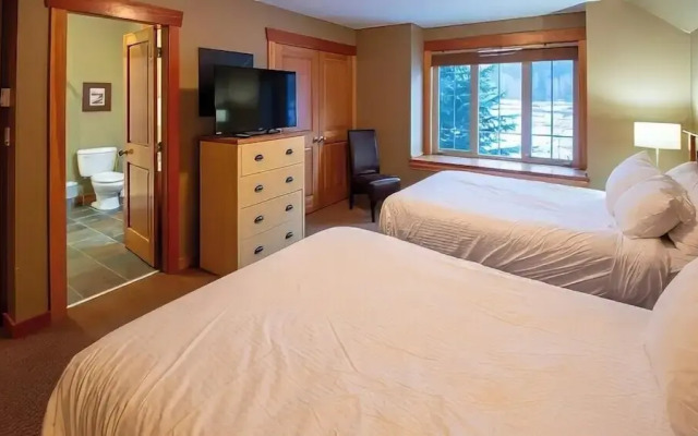 Pinnacle Ridge Chalets by Fernie Lodging