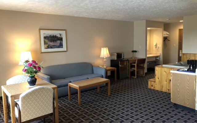 Sky Lodge Inn & Suites