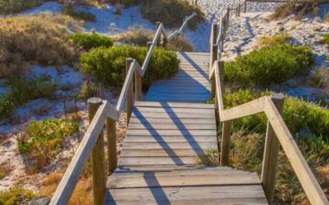 Cottesloe Beach Villa With Large Courtyard Sleeps 4