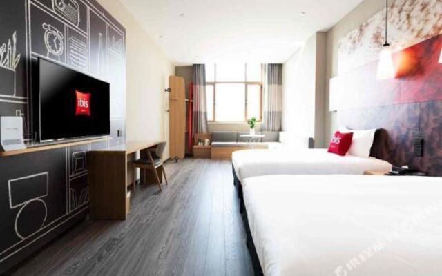 Ibis Hotel (Changji Jianshe Road Snack Street)
