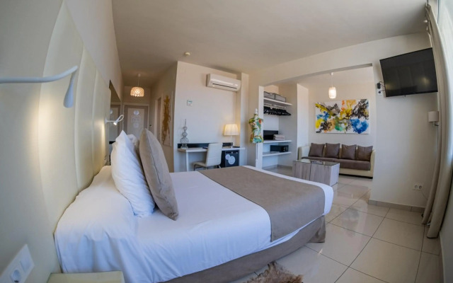 On Hotels Oceanfront - Adults Only